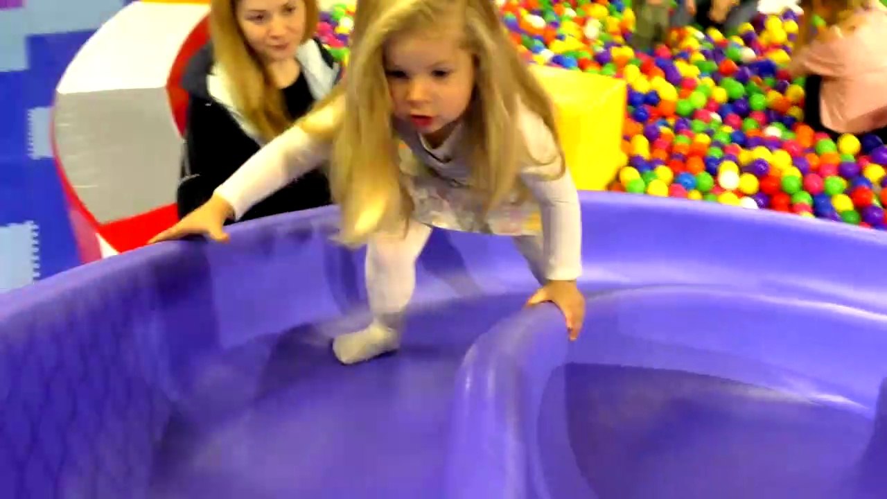 Kids playing on Indoor Playground! Johny Johny Yes Papa Song Nursery Rhymes Song for Children-jI338a