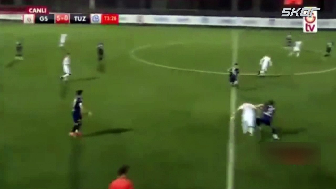 Feguli'den rakibe tekme