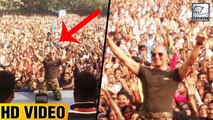 Akshay Kumar's CRAZY Fans In Pune Full Video | Padman Promotions