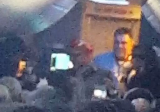 Passengers Captures Couples' 'Marriage Ceremony' on Newark-Bound Flight