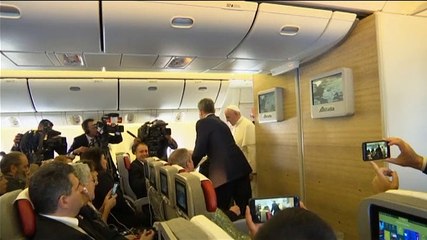 El Papa inicia un difícil viaje a Chile.