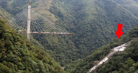 Kolombiya'da Köprü İnşaatı Çöktü, İşçiler 280 Metre Derinliğindeki Vadiye Düştü