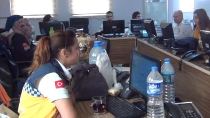 112'yi Arayıp, Dakikalarca Şarkı Söyledi