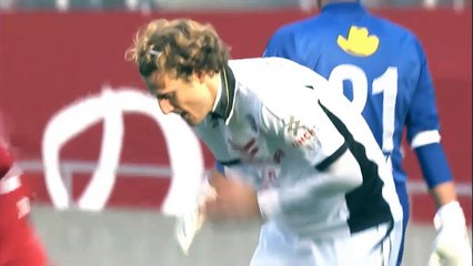 Forlan misses a sitter