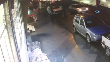 Vicdansız Sürücü, Kadına Çarpıp Böyle Kaçtı