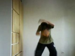 betotek qui dance la tektonik :p