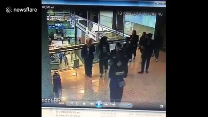 Un balcon intérieur s'effondre à la Bourse de Jakarta (Indonésie)