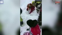 Sibérie : Un homme piégé sous la neige miraculeusement sauvé après une avalanche (vidéo)