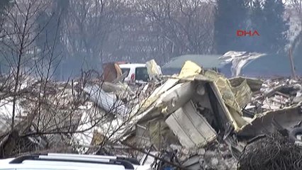 Yıkılan Nakliyeciler Sitesi'nde Molozlar Arasında Ceset Bulundu