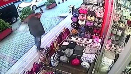Hırsızlık Anı Güvenlik Kamerasına Yansıdı
