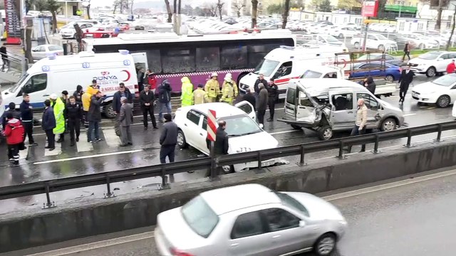 Üsküdar'da zincirleme trafik kazası: 2 yaralı - İSTANBUL