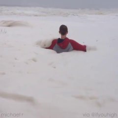 Un sacré bain moussant géant... Incroyable