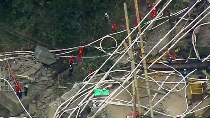 Huge bridge collapse in Colombia and kills workers