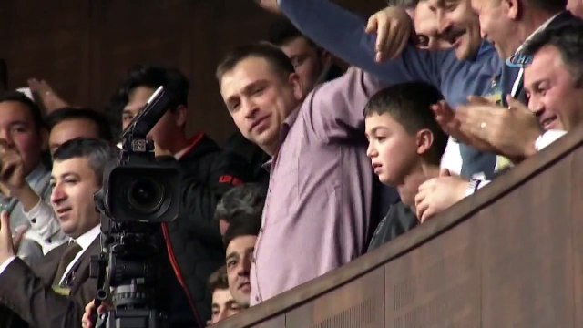 AK Parti Grup Toplantısına Damga Vuran Küçük Çocuk