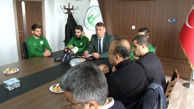 Sivas Belediyespor 3 futbolcuyla sözleşme imzaladı