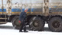 Kütahya Domaniç'te kar yağışı ve sis ulaşımı zorlaştırıyor