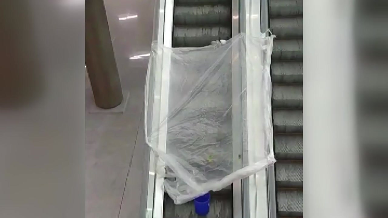 무안국제공항 20mm 겨울비에 또다시 물 새 / YTN