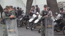 Policía venezolana custodia morgue en donde está el cuerpo de Oscar Pérez