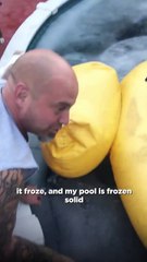 Un homme trouve une drôle de créature sous la glace !