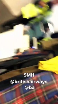 Pour ne pas payer de supplément bagage, un homme enfile tous ses vêtements