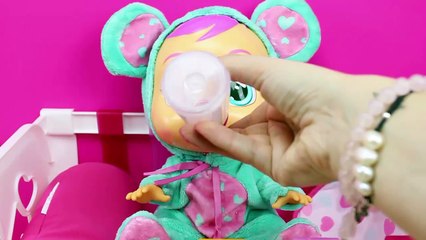Bebés Llorones Muñeca Lala | La muñeca bebé Lala come papilla y está malita