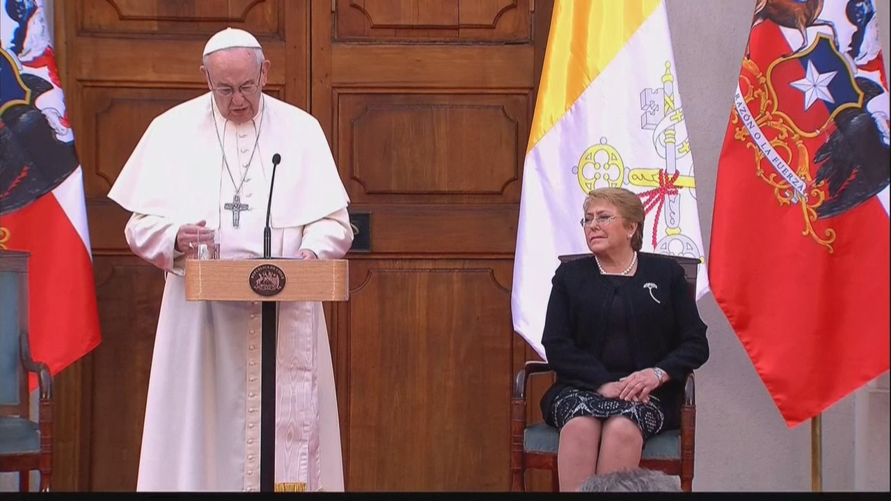 El papa expresó su perdón y vergüenza por abusos del clero chileno a menores