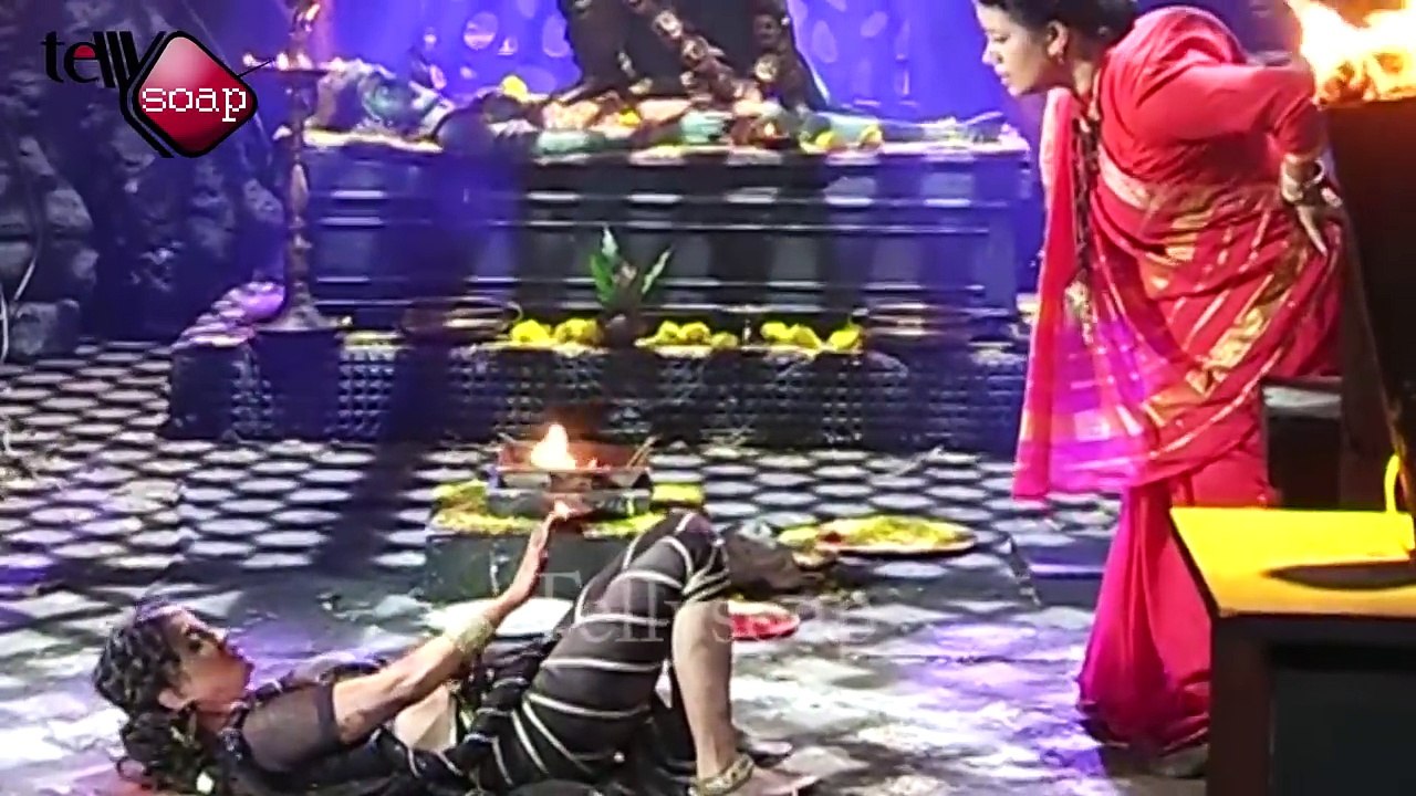Nagin- Shivanya Saves Shesha From Guru Maa