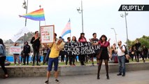 Homosexuales y transexuales protestan por la visita del papa a Chile
