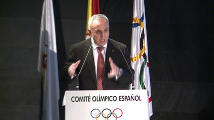 Lydia Valentín recibe la medalla de plata de Pekín 2008