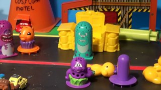 Play Doh Travelling Circus in Pixar Cars Radiator Springs with the Haulers and Monsters University P