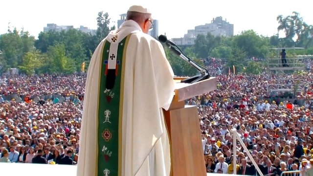 Pope Francis expresses 'pain and shame' over Chile sex abuse scandal