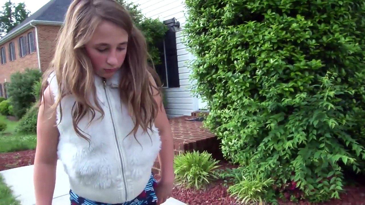 Kids Swim in The Swimming Pool - Girls Underwater Having Fun - Monster High Homemade Bed