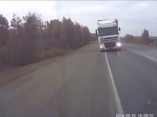 Doubler à la manière russe... Pas bon! Camion de face