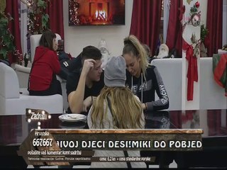 Slobi i Luni peva   Nadežda  dok veceraju