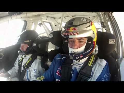 Carlos Sainz y Sebastien Ogier, juntos, con el Volkswagen Polo R WRC