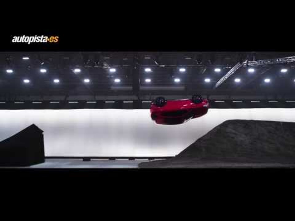 Jaguar E-Pace: espectacular salto lateral en su presentación