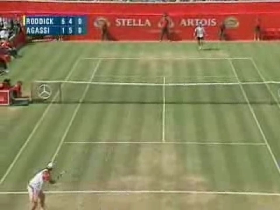 AGASSI VS RODDICK  AMAZING POINT !! Queen's 2003