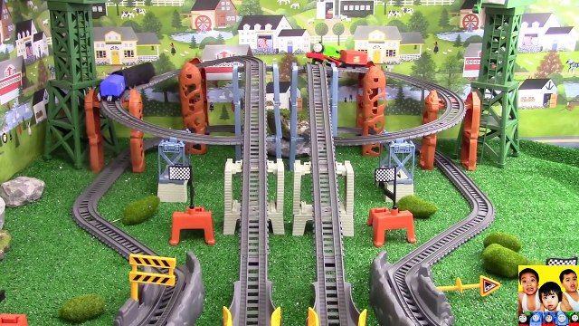 BIGGEST! THOMAS AND FRIENDS THE GREAT RACE #126 TRACKMASTER STREAMLINED THOMAS|SCARED JAMES