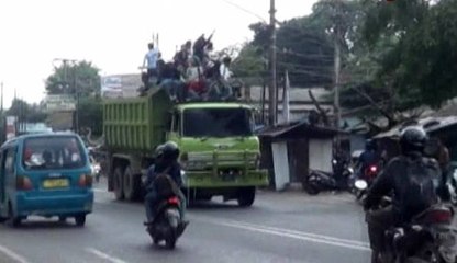 Download Video: Mencekam, Pelajar SMK dari Tiga Sekolah Terlibat Tawuran