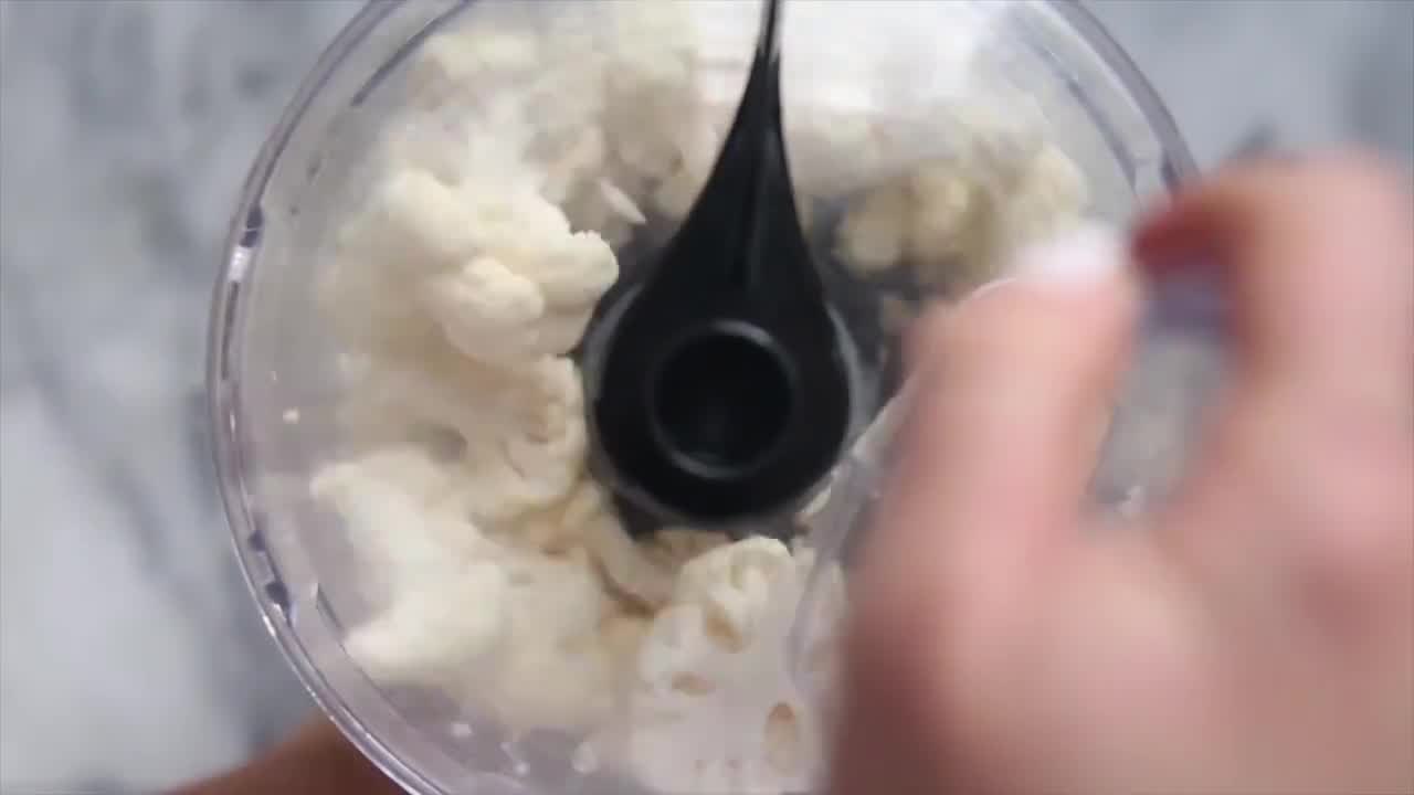 Everything Bagel Topped Cauliflower Rolls