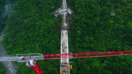 Kolombiya'da köprü inşaatının çökmesi