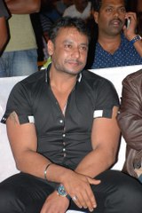 ತನ್ನ ಹೊಸ ಕಾರ್ ಬಗ್ಗೆ ಮಾತಾಡಲು ನಿರಾಕರಿಸಿದ ದರ್ಶನ್ | Filmibeat Kannada