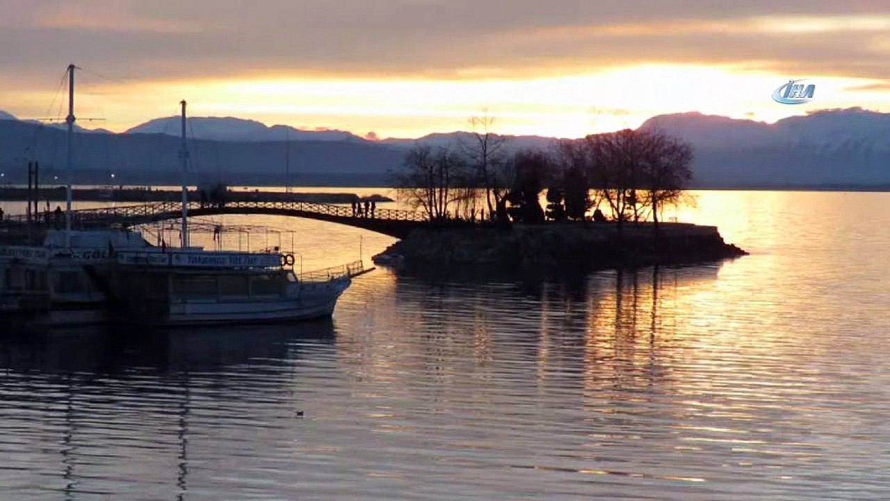 Beyşehir Gölü’nde günbatımı böyle görüntülendi