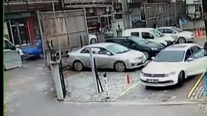 Otopark Kapalı İken Kaldığı Sürenin Parasını Personel Olmayan Kulübeye Bıraktı