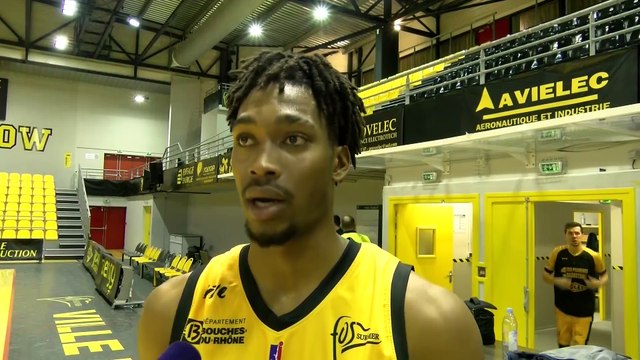 Remi Giuitta, coach de Fos Provence Basket, et Sullivan Hernandez, intérieur FPB