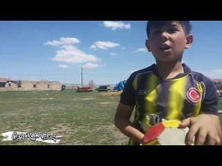 Gerçek Emenike'den İyi Olan ve Arkadaşı Bulunmayan Minik Emenike'nin Rövaşata Öğretmesi