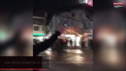 Par accident, une jeune femme fait exploser son feu d’artifice au milieu d’une foule (Vidéo)