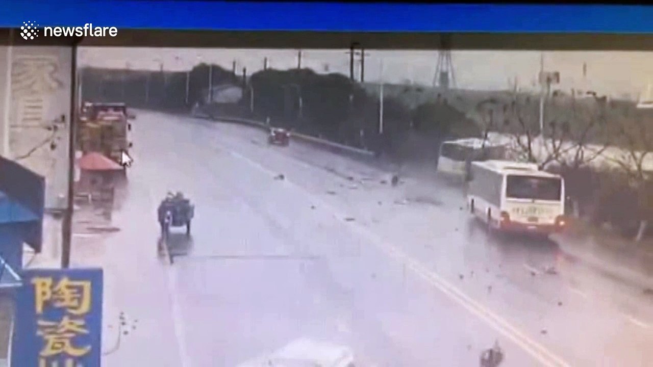 Crane driver rescues passengers trapped in sinking bus