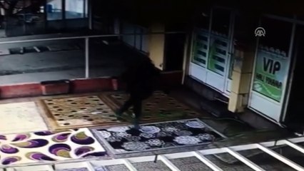 Eşini çalıştığı iş yerinde tüfekle yaraladı - MANİSA