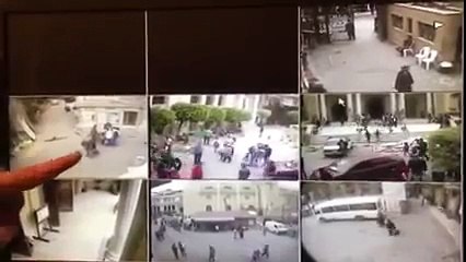 Скачать видео: ‫لقطات توضح لحظة انفجار الإسكندرية من كاميرات مراقبة الكنيسة المرقسية‬‎